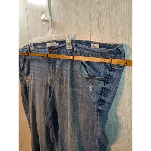 Torrid Denim We Swear By The Fit Size 26R Boyfriend Jeans Distressed Stretch - Picture 7 of 8